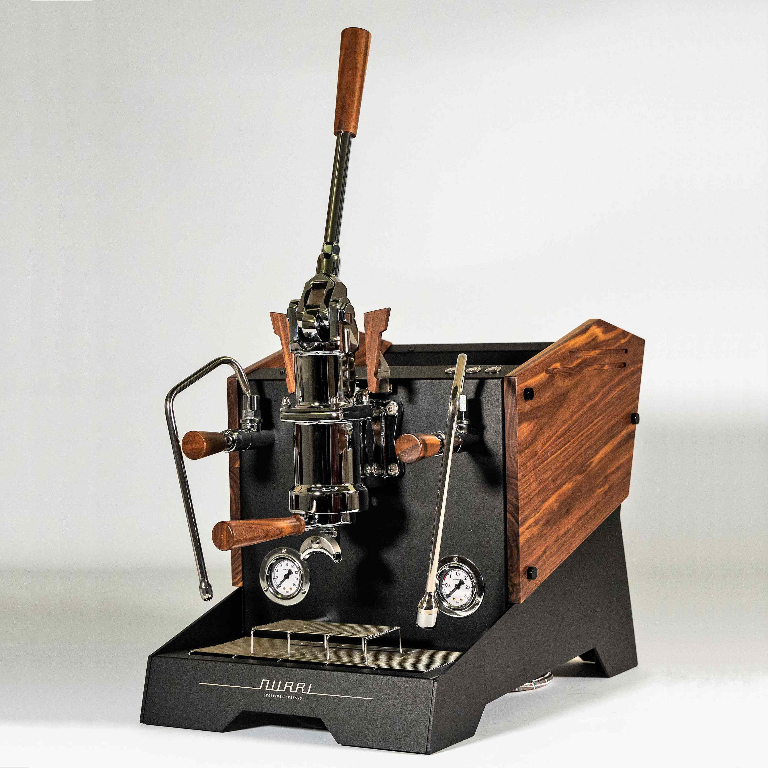 Nurri-L-Type-Leva-SA-Schwarz-Walnuss.jpg